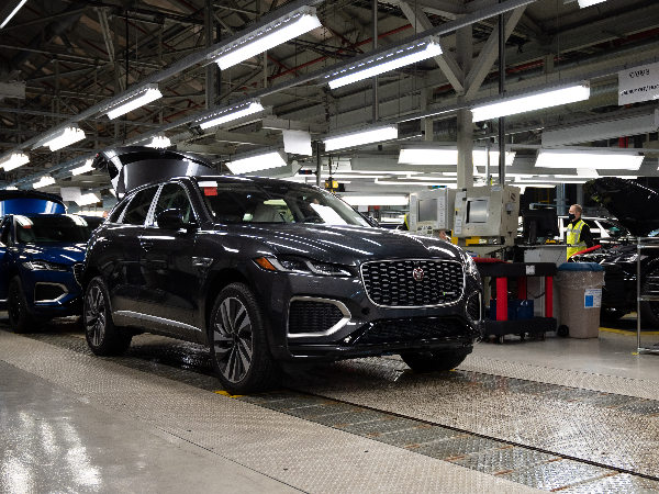 MANUFACTURING-WIDE COLLABORATION AS CASTLE BROMWICH SUPPORTS F-PACE ACTIVITIES