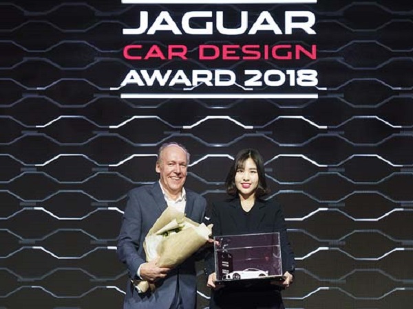 Students visualise the XJ100 at the Jaguar Car Design Awards