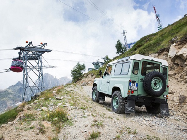 Italy’s Jaguar Land Rover Summer Tour celebrates the history of the Defender