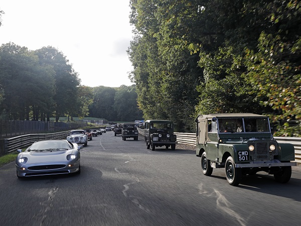 The New Defender debuts in France at the Jaguar Land Rover festival