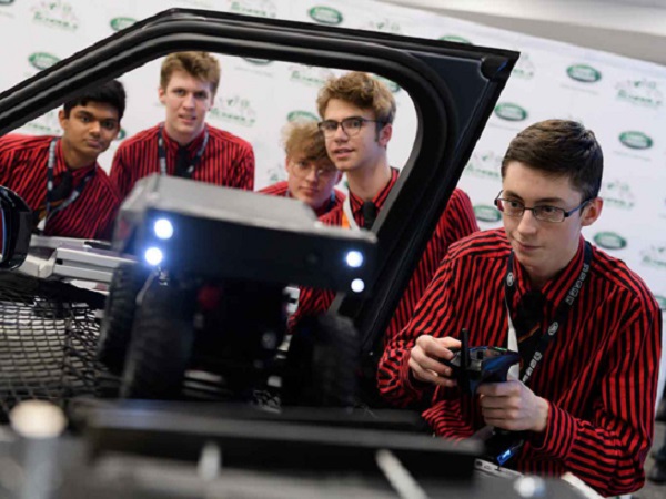 Two student engineering teams claim Land Rover 4x4 in Schools UK title