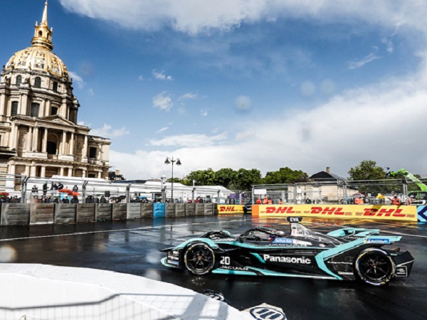 The weather plays havoc in Paris as Panasonic Jaguar Racing struggles in the wet conditions