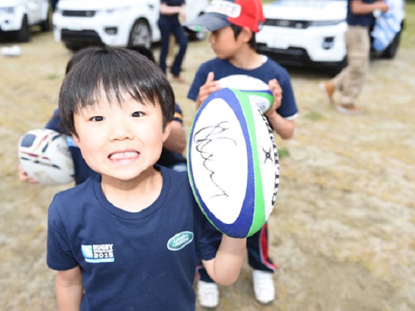 Rugby legends teach Japanese kids the fundamentals