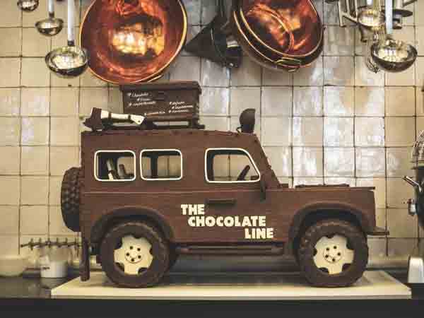 Zoute Grand Prix immortalises Land Rover in chocolate
