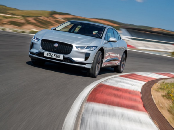 Jaguar I-PACE scoops elEconomista’s Electric Car of the Year award
