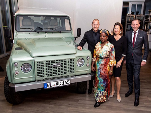 Germany’s final Land Rover Defender raises €100,000 for a children’s home
